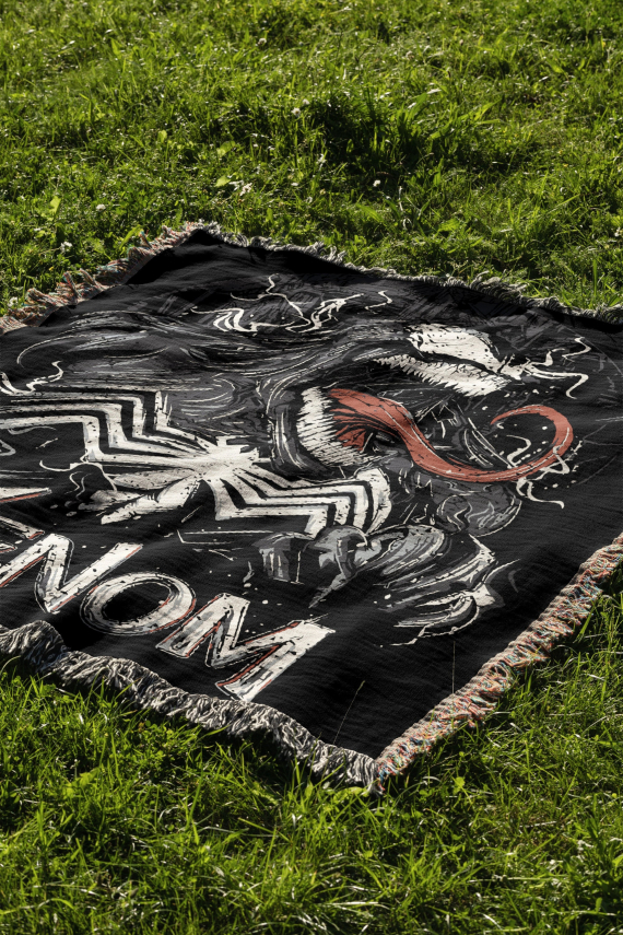 Venom Hand Cozy Woven Blanket HG | Spiderman Marvel Tapestry Throw | Suitable As Snuggle Blanket Or Woven Wall Hanging
